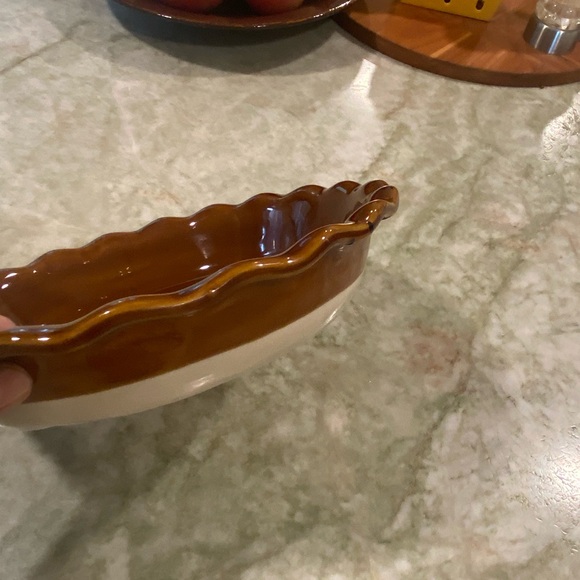 Emile Henry Ruffled-Edge Pie Plate / Pie Dish - Picture 4 of 7